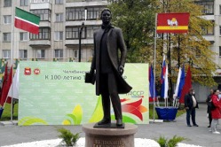 В Челябинске открыли памятник великому татарскому поэту Габдулле Тукаю