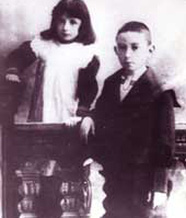 Ю. Либединский с сестрой Рахиль