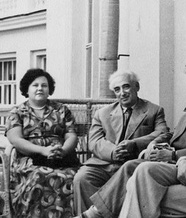 Ю. Либединский с семьей