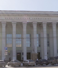 Здание, на котором размещена памятная доска Владимиру Павловичу Бирюкову. Фото В. Б. Феркеля
