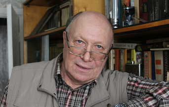 Анатолий Столяров