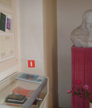 Бюст поэта Б. Ручьева в литературном музее-квартире
