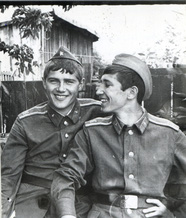 А. Б. Кердан (слева) в курсантские годы. 1975 г.