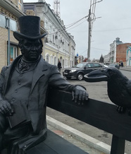 Скульптура  И.А.Крылова на улице Климова в Троицке