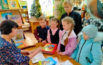 Встреча с поэтессой Ириной Ежовой в  детской библиотеке № 8 поселка Горняк