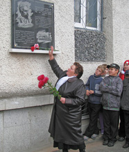 В. В. Егорова на рткрытии мемориальной доски. Фотография А. В. Козлова